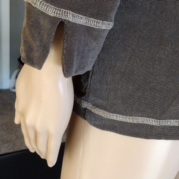 Coldwater Creek Women's Size Medium Stretchy Taupe Button up Jacket with Hoodie - Picture 4 of 13